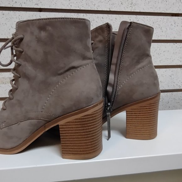 Grey lace up boots from Time And Tru size 8 - in excellent used condition - Picture 4 of 6